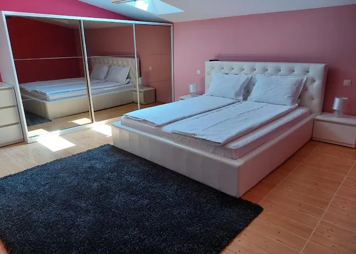 Nomi Central Apartment